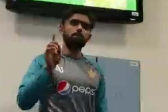 पाकिस्तानी क्रिकेट बोर्डाने टीमच्या ड्रेसिंग रूममधला एक व्हिडिओ (Babar Azam speech in dressing room) शेअर केला आहे. 