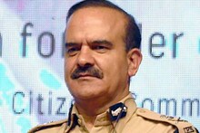 ठाकरे सरकारला झटका, परमबीर सिंह यांच्यावर दाखल असलेली सर्व प्रकरणं CBI कडे वर्ग