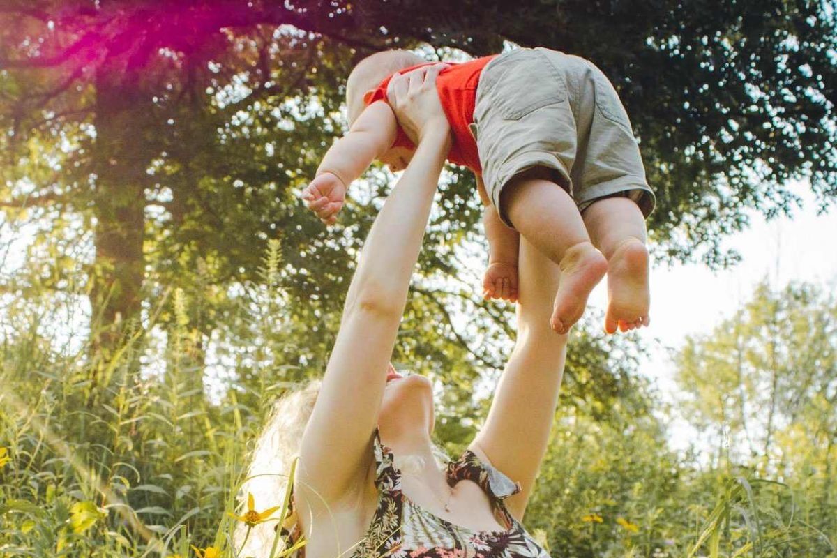 Happiest Children | 'या' देशातील मुलं सर्वात खुश! आईवडील नेमकं करतात तरी काय?
