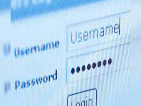 अतिशय विक पासवर्डमुळे तुमचा डेटा चोरी होण्याचा धोका असतो. हॅकर्स सहजपणे पासवर्ड हॅक करू शकतात. त्यामुळे पासवर्ड स्ट्राँग ठेवणं गरजेचं आहे.