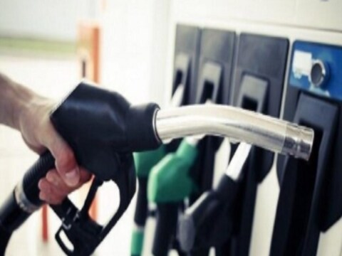 सरकारी तेल कंपन्यांनी पेट्रोल-डिझेलचे आजचे नवे दर (Petrol-Diesel Price on 16th November 2021) जारी केले आहेत. आजही इंधनाच्या दरात (Fuel rate today) कोणताही बदल झालेला नाही. 