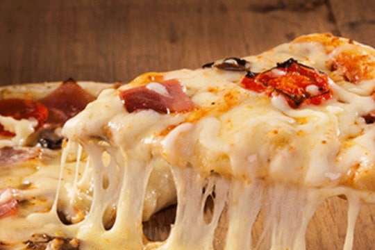 Yuck! हे काय आहे? पाहिल्यानंतर तुम्ही आयुष्यात कधीच Pizza खाणार नाही
