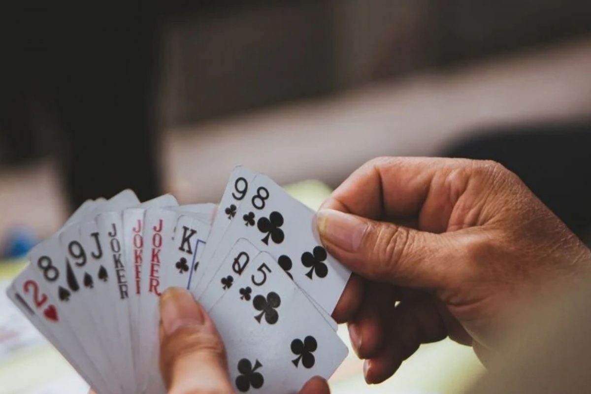 ठाणे: पत्ते खेळणाऱ्यांना हटकल्याने बापलेकास बेदम मारहाण; लोखंडी रॉडने केले वार