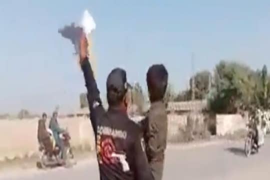 VIDEO : 'माझ्या मुलाला 50 हजारात विकत घ्या', हतबल पोलिसावर पोटच्या लेकाला विकण्याची वेळ