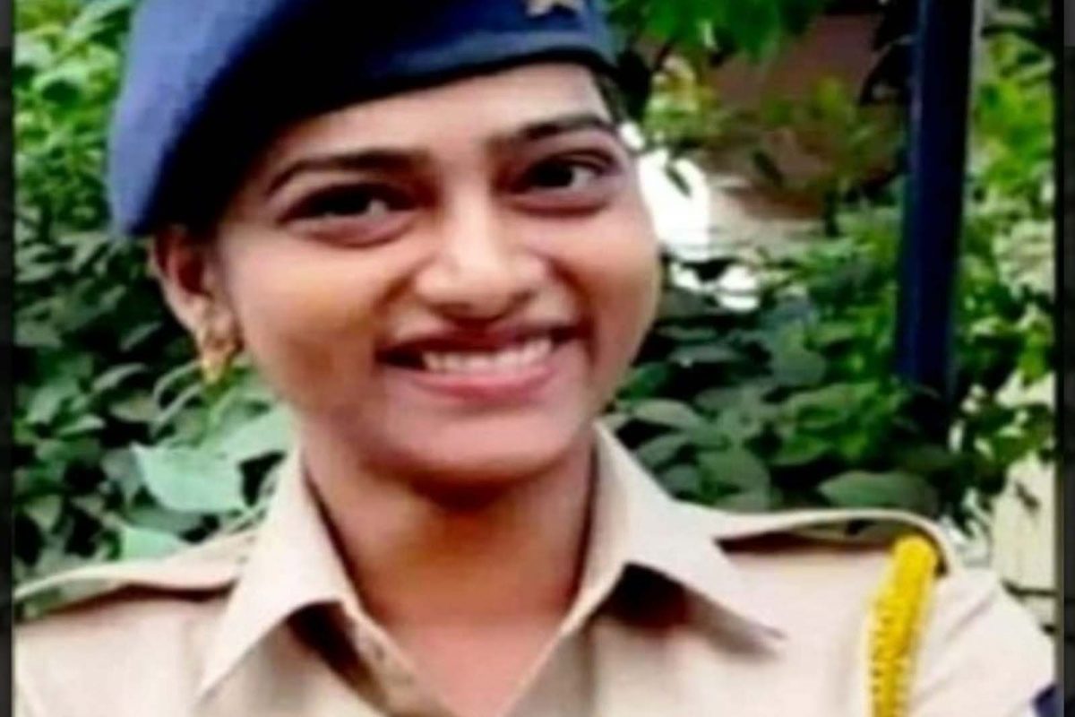 दीपाली या वसई येथील पोलीस स्टेशनमध्ये शिपाई म्हणून कार्यरत होती. दीड महिन्यापूर्वी तिचे लग्न भोसरी येथील तरुणाशी ठरले होते.