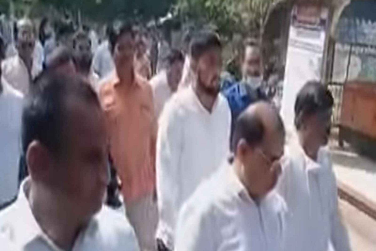 भाजप नेते प्रवीण पोटे यांच्यावर अटकेची कारवाई