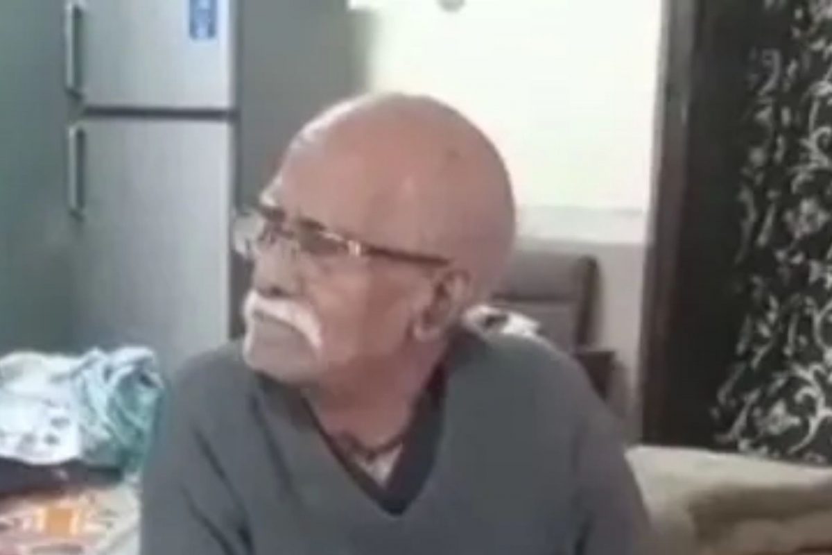 2 मुलं असून वडिलांना म्हातारपणात सोडलं निराधार; प्रॉपर्टी देताना बाबांनीही दाखवला इंगा