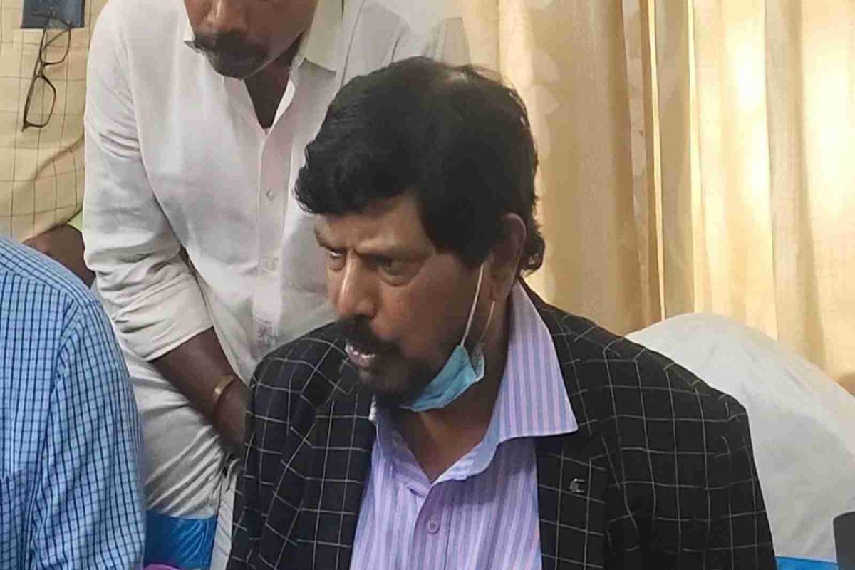 'महाराष्ट्रात मार्च-एप्रिल महिन्यात युतीचं पुन्हा सरकार येणार', रामदास आठवलेंनी फॉर्म्युलाच सांगितला