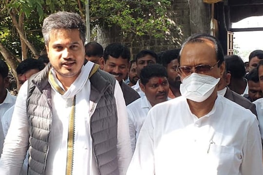  'फडणवीस यांनी जामखेड येथे येऊन पिण्याच्या पाण्याची योजना तत्त्वतः मंजूर केल्याचे सांगितले होते. मात्र ही योजना अद्याप पूर्ण झाली नाही'