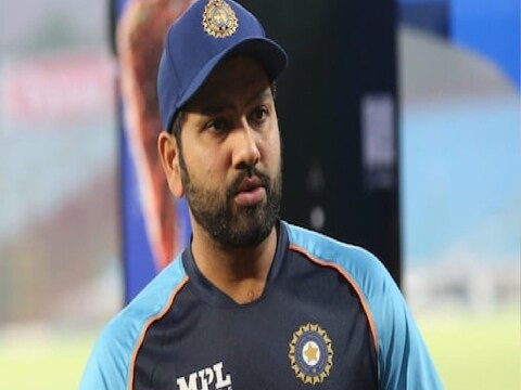 टीम इंडियाच्या टी20 टीमचा कॅप्टन रोहित शर्मानं (Rohit Sharma) त्याच्या नव्या इनिंगची सुरूवात विजयानं केली आहे. पण, टीम इंडियाच्या माजी क्रिकेटपटूनं रोहितच्या कॅप्टनसीमधील एक चूक सांगितली आहे. 