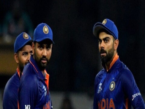 टी-20 वर्ल्ड कपमध्ये (T20 World Cup) टीम इंडियाची (Team India) कामगिरी निराशाजनक झाली. विराट कोहलीनंतर रोहित शर्माकडे (Rohit Sharma) टी-20 टीमचं नेतृत्व दिलं जाण्याची शक्यता आहे. रोहित शर्मा कर्णधार झाल्यानंतर सध्याच्या टीममधल्या पाच खेळाडूंना बाहेर जावं लागण्याची शक्यता आहे.