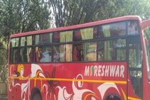 ST संपाला गालबोट, कोल्हापुरात फोडली खासगी बस; ड्रायव्हरलाही मारहाण