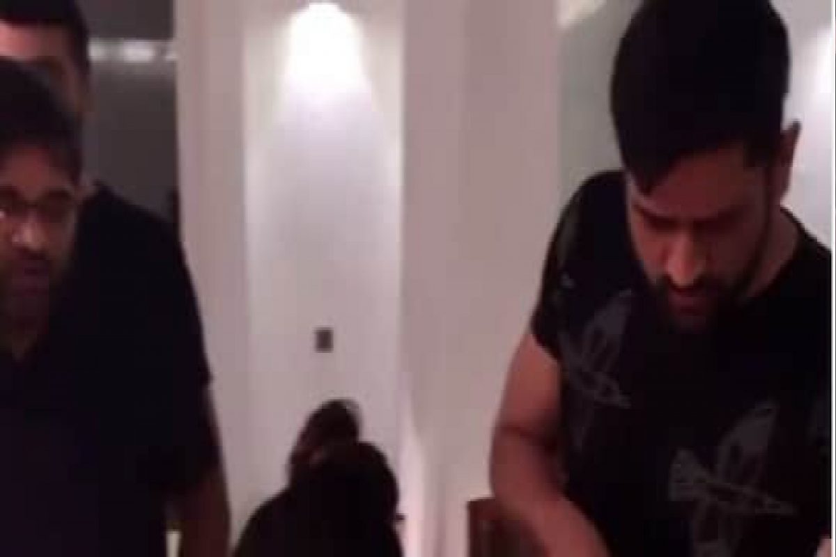 महेंद्रसिंह धोनीनं कसा साजरा केला साक्षीचा वाढदिवस? पाहा VIDEO