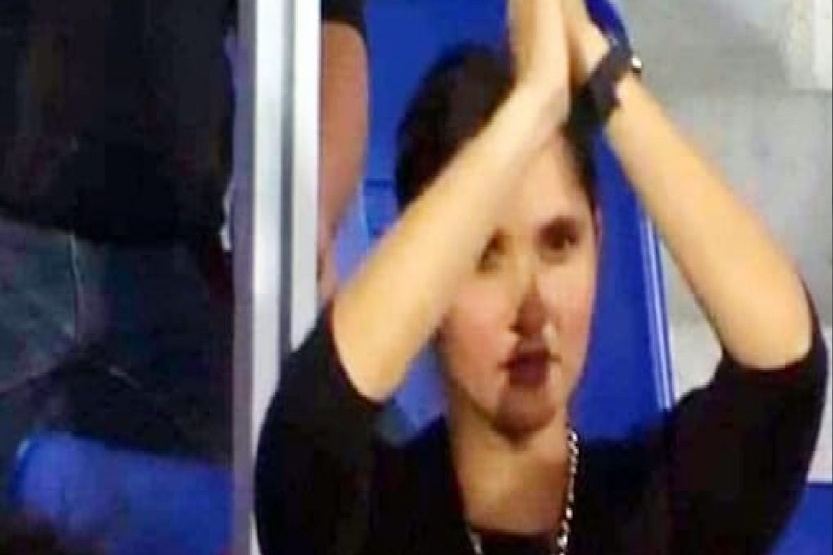 T20 World Cup: शोएब मलिकनं 7 बॉलमध्ये लगावले 5 सिक्स, सानिया मिर्झाची Reaction Viral