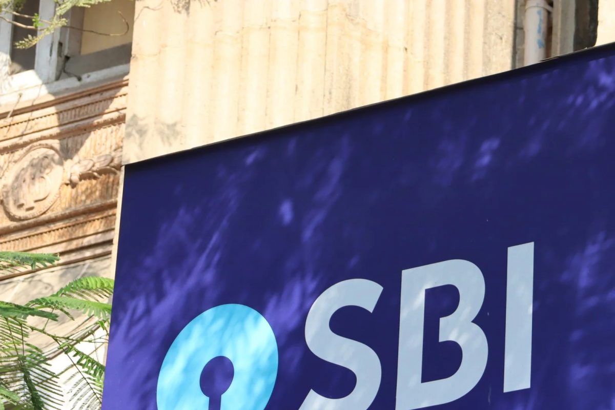 SBI ग्राहकांसाठी खास भेट! केवळ 4 स्टेप्समधून मिळवा पर्सनल लोन, नाही द्यावी लागणार प्रोसेसिंग फी