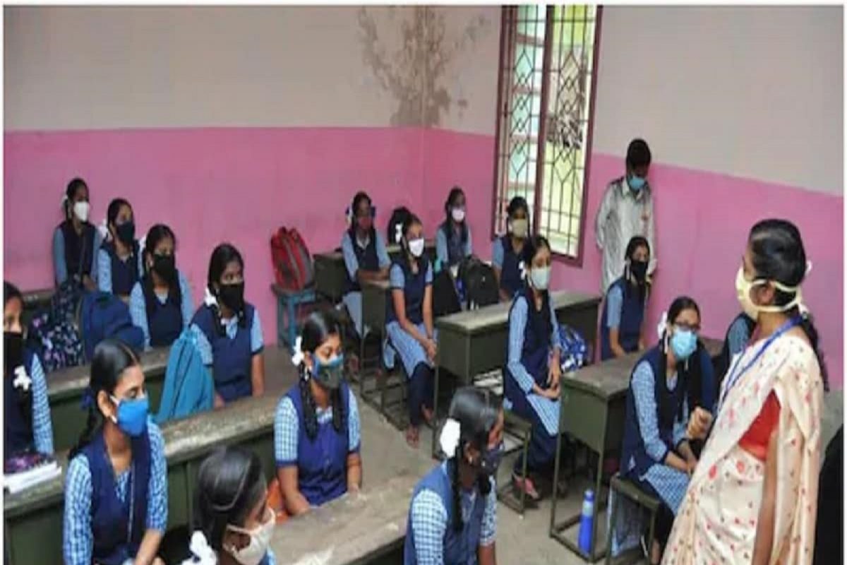 BREAKING : मुंबईनंतर आता पुण्यातही पहिली ते 9 वीपर्यंतच्या शाळा बंद! पुन्हा वर्ग भरणार ऑनलाइन!