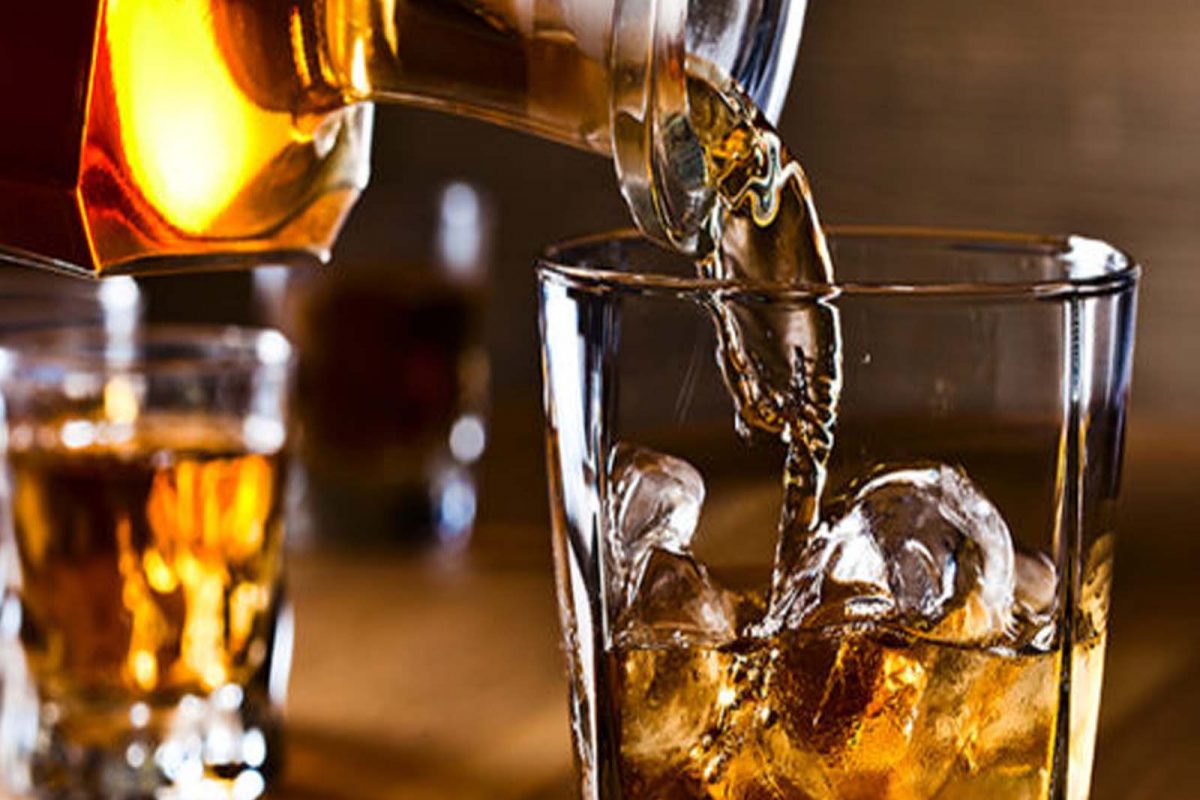 किंमत कमी झाल्यामुळे बाटल्यांची विक्री वाढण्याची शक्यता आहे. सध्या 1 लाख बाटल्यांच्या विक्री होते आता हेच प्रमाण2.5 लाखांपर्यंत वाढण्याची शक्यता...