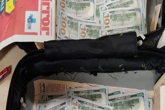 DRI कडून मुंबई विमानतळावर 3.7 कोटी रुपयांचे विदेशी चलन जप्त, दोघांना अटक