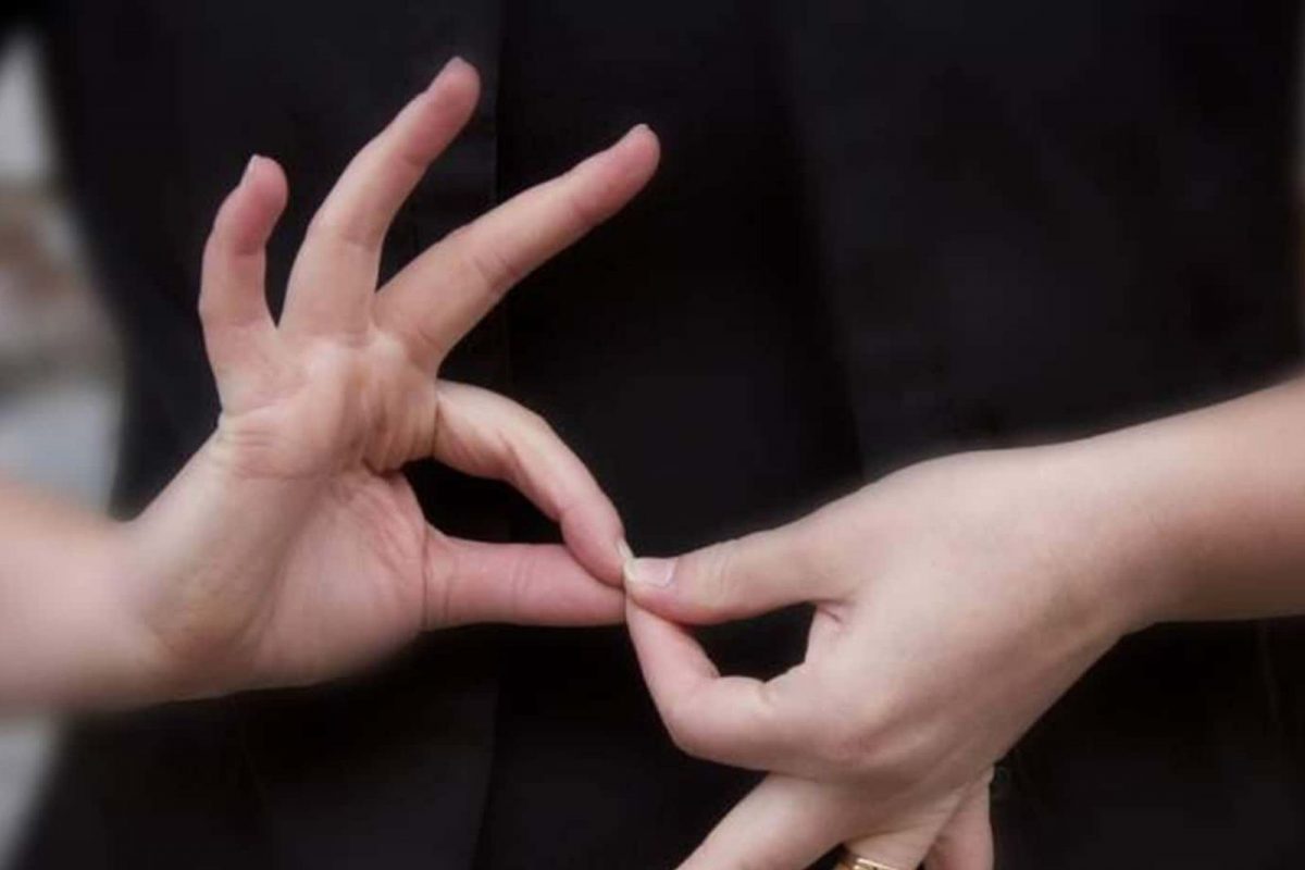 Sign Language मध्ये करिअर करण्यासाठी काही टिप्स