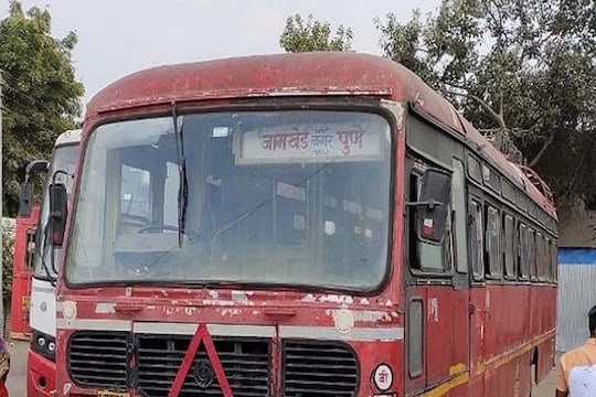 'कर्मचारी आम्हाला सांगत आहे की डेपो सुरू करा, आम्ही त्यासाठी प्रयत्न करतोय. आमची विनंती आहे की सर्वांनी यावे'