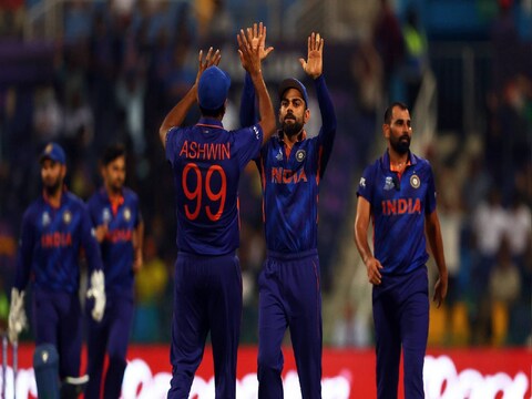 टी-20 वर्ल्ड कपमध्ये (T20 World Cup) सुरुवातीच्या दोन खराब सामन्यांनंतर टीम इंडियाने (Team India) जोरदार पुनरागमन केलं आहे. अफगाणिस्तानचा 66 रननी पराभव केल्यानंतर भारताने स्कॉटलंडलाही धूळ चारली. 