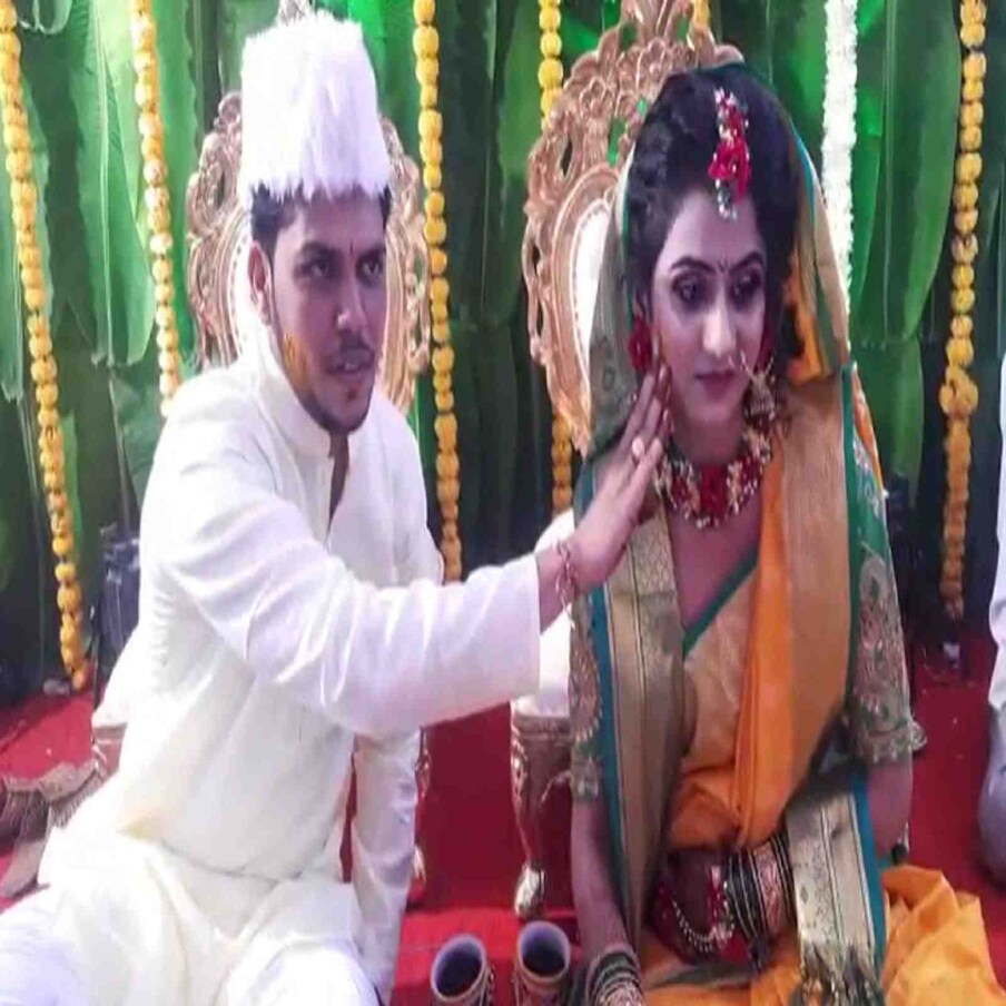 हळदीच्या कार्यक्रमाला गुलाबराव पाटील यांच्या नातेवाकांसह त्यांच्या कार्यकर्त्यांनी हजेरी लावली होती.