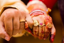 ही लग्नपत्रिका आहे की संविधान! वकिलाने लग्नासाठी छापलेलं कार्ड पाहून सगळेच अवाक