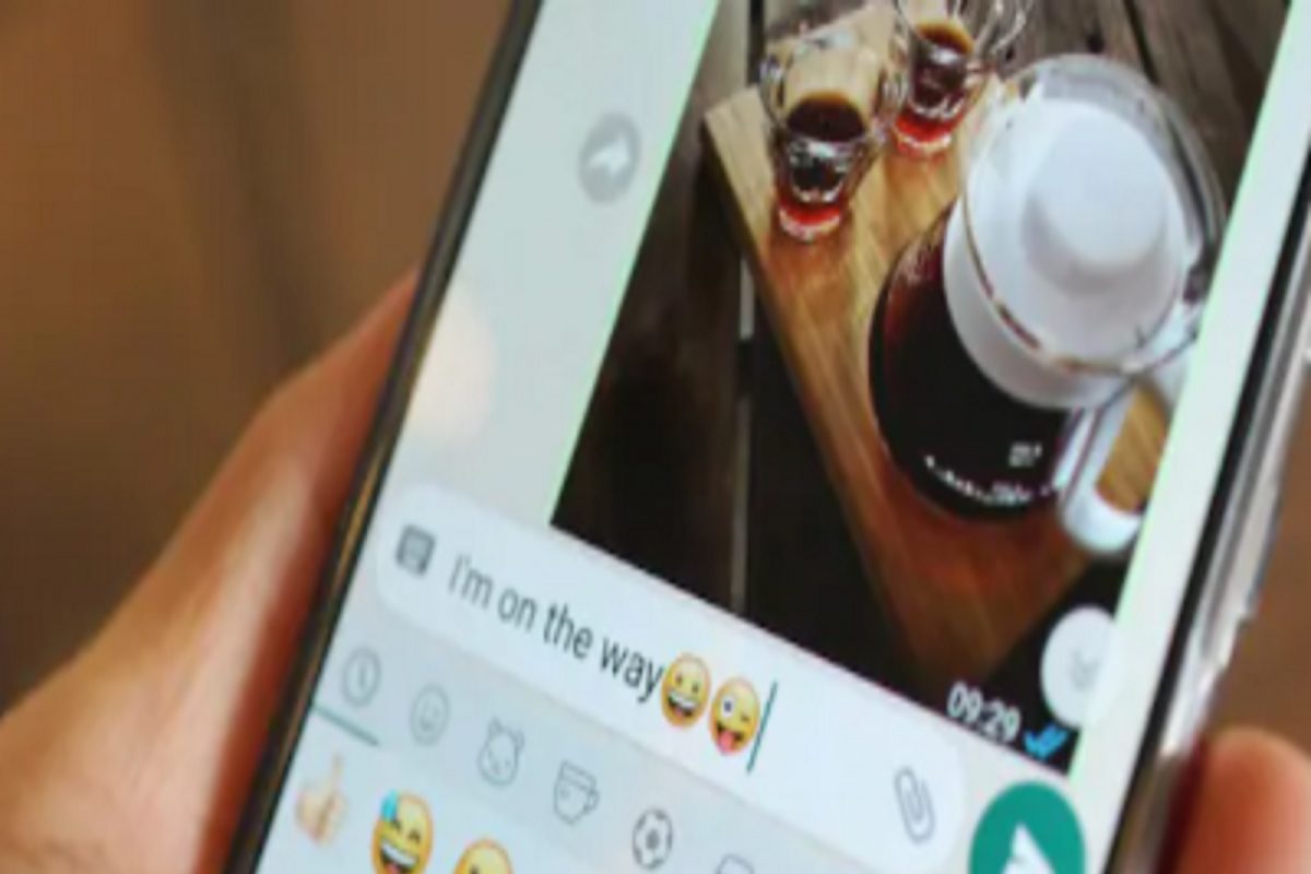 जर तुम्ही मेसेजचा रिप्लाय नोटिफिकेशनमधूनच दिला, तर समोरच्या व्यक्तीला किंवा इतरांनाही तुम्ही ऑनलाइन असल्याचं दिसणार नाही.