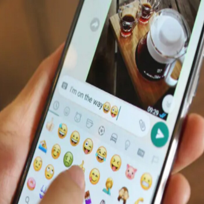 जर तुम्ही मेसेजचा रिप्लाय नोटिफिकेशनमधूनच दिला, तर समोरच्या व्यक्तीला किंवा इतरांनाही तुम्ही ऑनलाइन असल्याचं दिसणार नाही. 