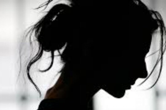 मी बोलू शकत नाही ना? मग आता तुलाही.. नवऱ्याचे टोमणे आणि मारहाणीला कंटाळून पत्नीने दिली भयंकर शिक्षा