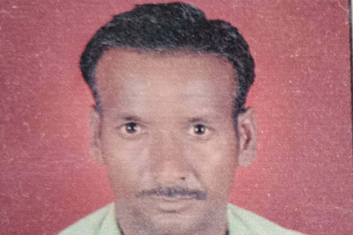 अतिवृष्टीमुळे पिकाचे झालेले नुकसान आणि डोक्यावर बँकेचे असलेल्या कर्जाला कंटाळून लांडे यांनी टोकाचे पाऊल