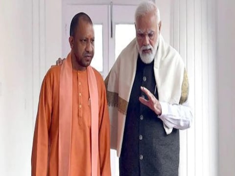 UP Assembly Election 2022: उत्तरप्रदेशच्या विधानसभा निवडणुकीत योगी आदित्यनाथ हे सुद्धा विधानसभा निवडणूक लढणार असल्याचं बोललं जात आहे. पण कुठल्या मतदारसंघातून ते निवडणुकीच्या रिंगणात उतरतील यावर अद्याप अंतिम निर्णय झालेला नाहीये.