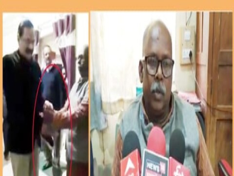 अधिकाऱ्याच्या निवृत्तीच्या दिवशी त्याच्या हाताखाली काम करणाऱ्या कर्मचाऱ्यांनी (Workers presented shoe garland to the officer on his retirement) चपलांचा हार भेट दिल्याची घटना समोर आली आहे.
