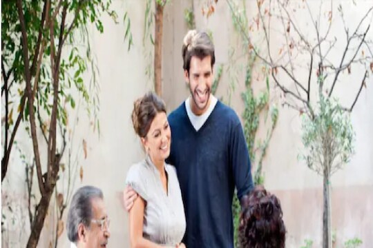 बॉयफ्रेंडला बोलावलं घरी, गर्लफ्रेंडच्या आईला पाहून बसला धक्का, कारण ऐकून वाटेल आश्चर्य