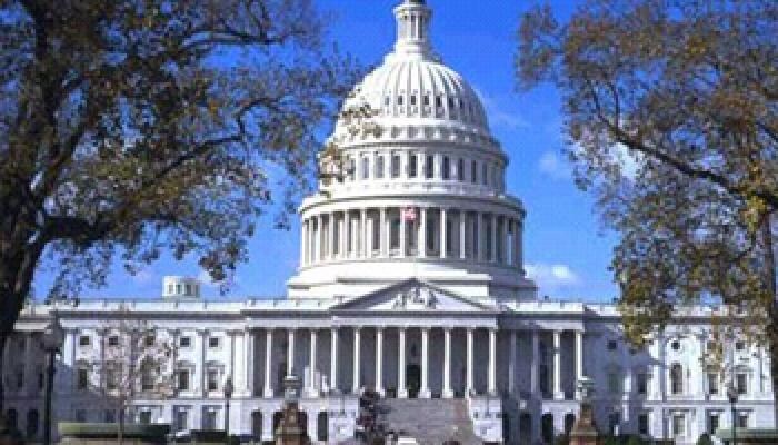 अमेरिका (America): अमेरिकेत नोकरदार लोकांना पगाराच्या नावावर चांगली रक्कम दिली जाते (Jobs In America). सर्वाधिक पगार देण्याच्या बाबतीत अमेरिका जगात पहिल्या क्रमांकावर आहे. अमेरिकेत 31.6 टक्के टॅक्स भरल्यानंतरही एका व्यक्तीला वार्षिक 41,355 डॉलर पगार मिळतो. 