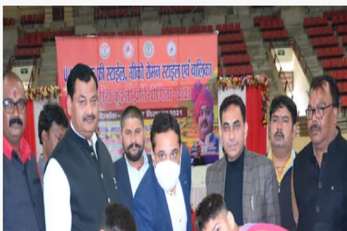 ‘तुम्हीही युपीचे, मीही युपीचा’, वाक्य ऐकून अध्यक्षांनी पैलवानाला दिली कानशिलात