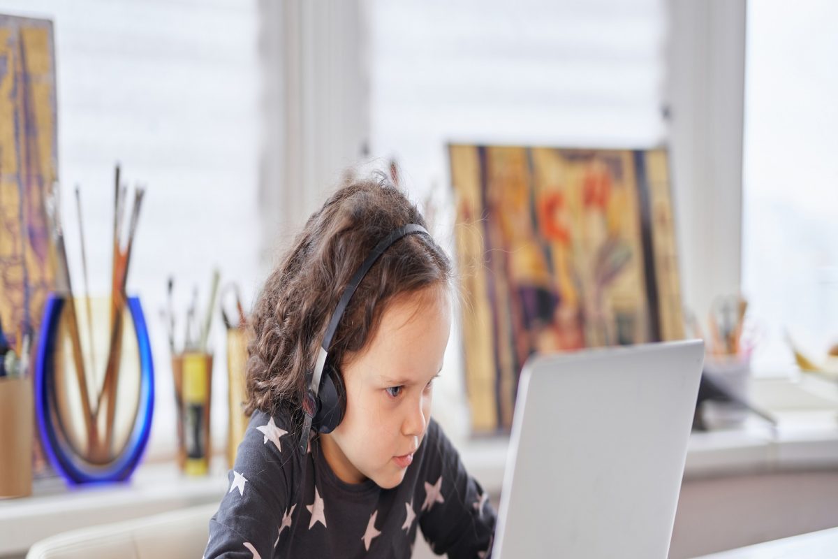 Digital Multitasking: डिजिटल मल्टीटास्किंग मुलाच्या मानसिक आरोग्यासाठी घातक - नवेे संधोधन