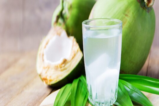 Side Effects of Coconut Water : हेल्दी असलेलं नारळ पाणीही ठरू शकतं हानिकारक; याचे गंभीर दुष्परिणाम माहिती आहेत का?