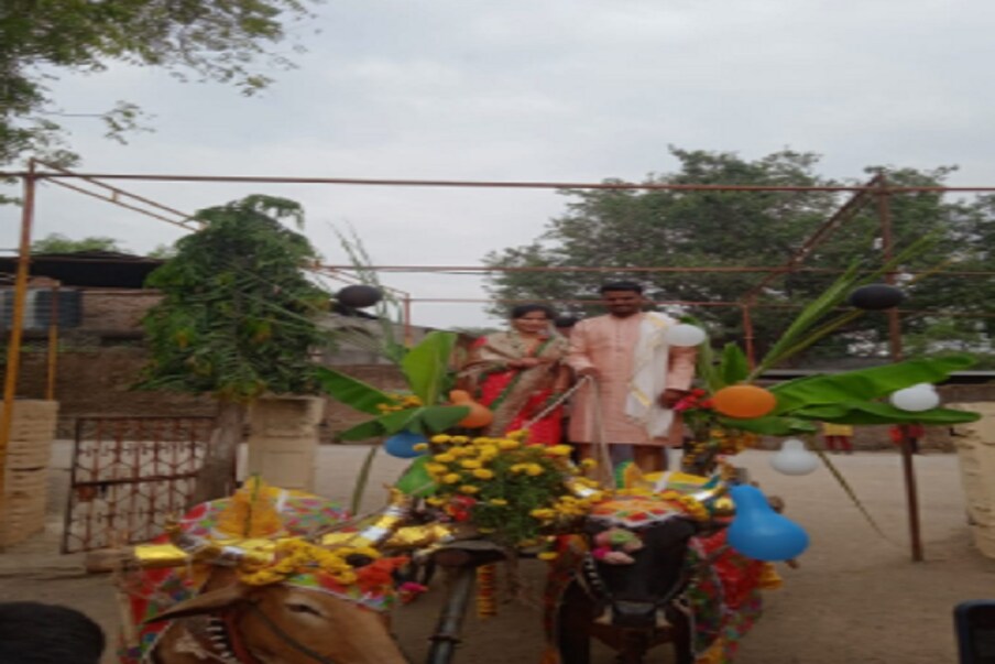 भागवत चव्हाण आनंदानं आपल्या लेकीला घेऊन घरी रवाना झाले. सर्वांनी आनंदानं त्यांना निरोप दिला. 