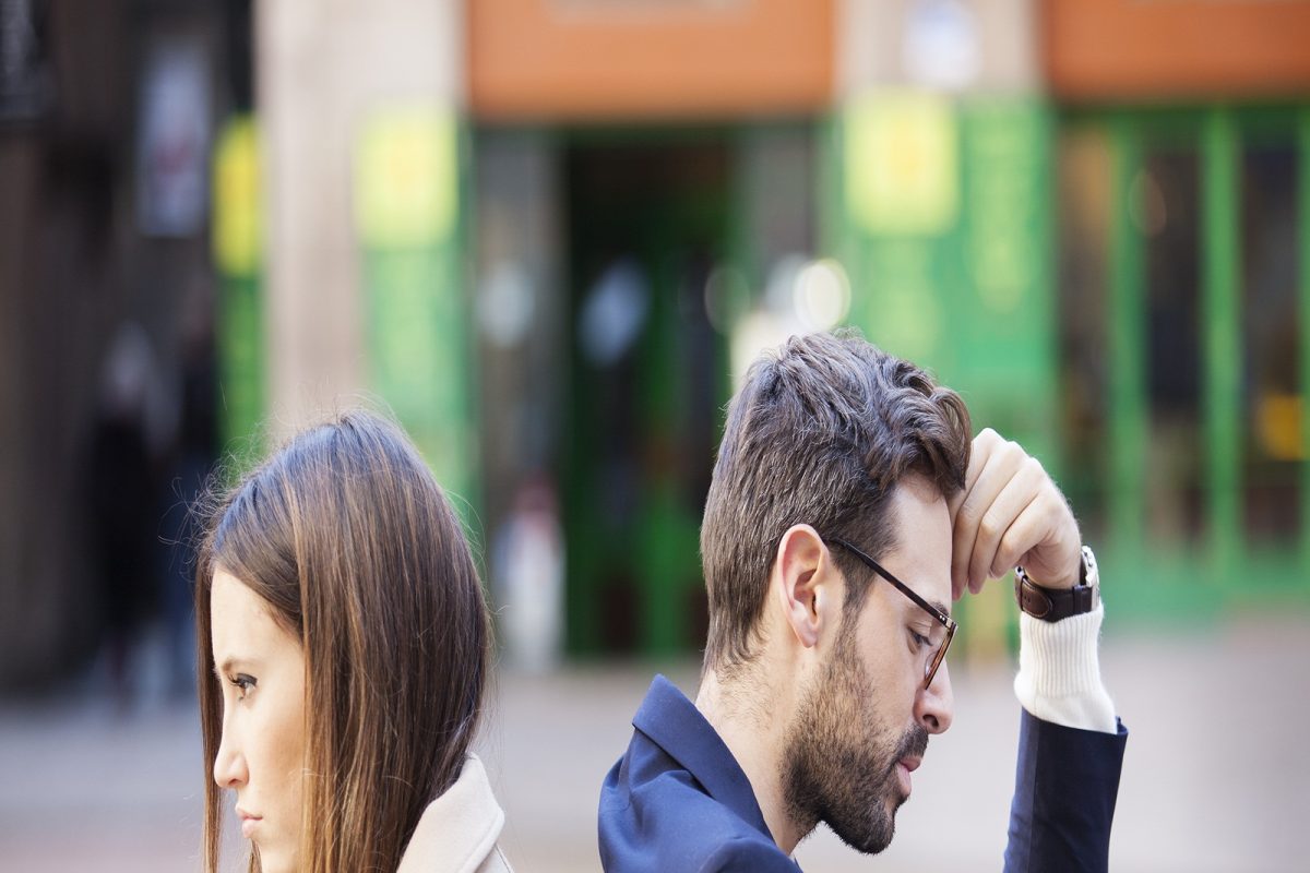 Relationship Tips: कोणत्याही रिलेशनशीपमध्ये या गोष्टी अजिबात सहन करू नका; ही काही अॅडजस्टमेंट नव्हे