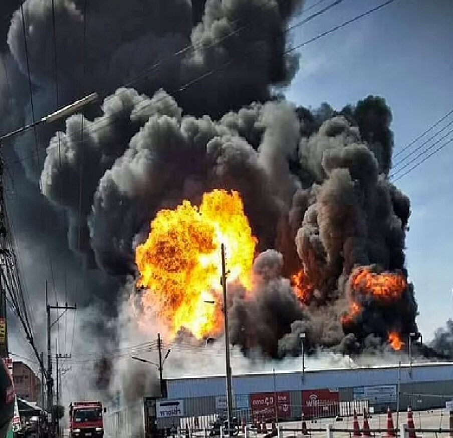 थायलंडमध्ये बॉस रागावल्यावर नाराज झालेल्या महिला कर्मचाऱ्याने तेल गोदामाला आग लावलेली आहे. समोर आलेल्या रिपोर्टनुसार महिलेने ही आग काही कागद आणि लायटरने लावली होती. त्यानंतर Fuel Container पेटलं. 