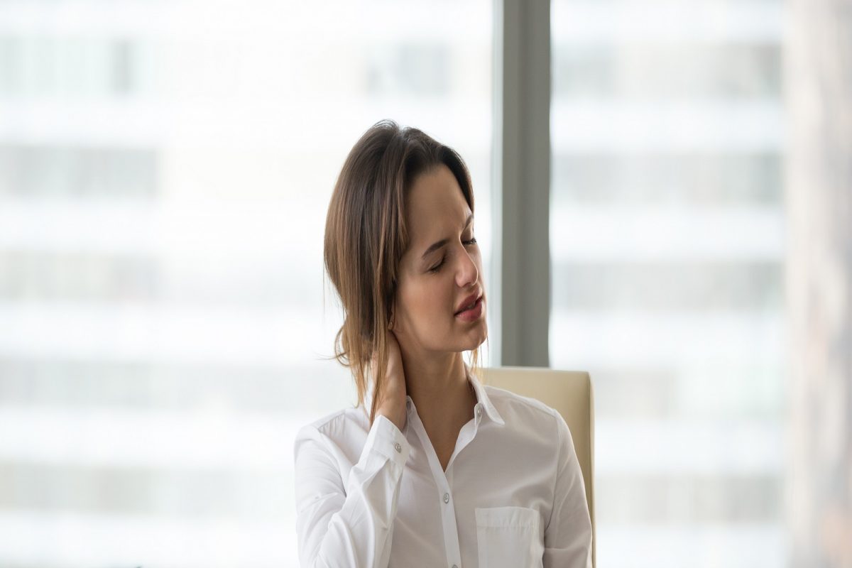 जास्त वेळ एकाच जागी बसल्यानं रक्तप्रवाहावर होतो हा भयंकर परिणाम; या आजारांचा वाढतो धोका