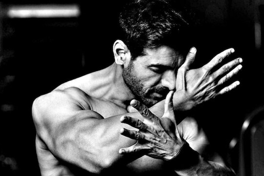 John Abraham ने 27 वर्षांपासून खाल्ली नाही आवडीची मिठाई, 18 वर्षात घेतल्या केवळ 3 सुट्ट्या; अभिनेत्याने केला असा खुलासा!