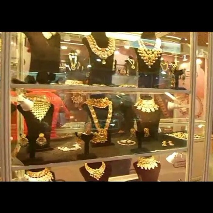 कोरोनामुळे यापूर्वी दोन वेळा ज्वेलरी प्रदर्शनचं आयोजन करता आलं नव्हतं. मेरठ बुलियन ट्रेडर्स असोसिएशनचे सरचिटणीस विजय आनंद अग्रवाल म्हणाले, की हा मेगा शो शेकडो कोटींचा आहे.