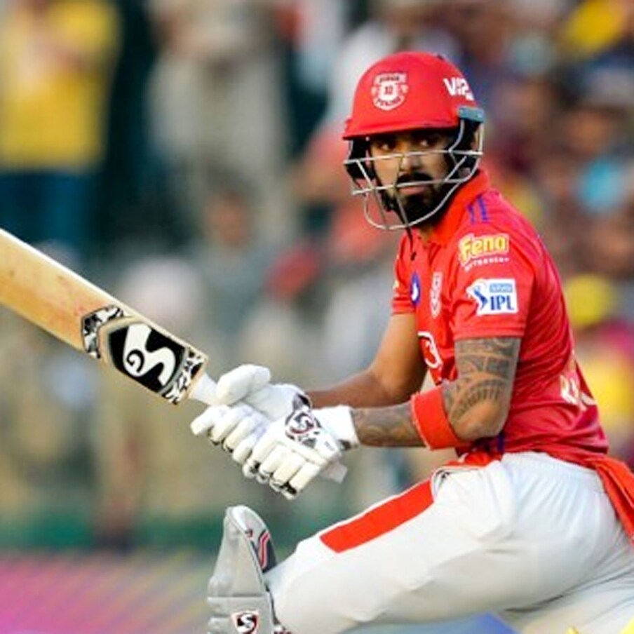 IPL 2022 मध्ये पहिल्यांदाच उतरणाऱ्या लखनौच्या संघाने आपली तयारी जोरात सुरू केली आहे. लखनौ फ्रँचायझीने अँडी फ्लॉवर यांची संघाचे मुख्य प्रशिक्षक म्हणून नियुक्ती केली आहे. त्याचबरोबर माजी भारतीय क्रिकेटपटू गौतम गंभीरला मेंटर करण्यात आले आहे. आता केएल राहुल संघाचा कर्णधार होऊ शकतो, अशी माहिती समोर येत आहे. राहुल गेल्या मोसमात पंजाब किंग्जचा कर्णधार होता. मात्र आता यावेळी तो पंजाबकडून खेळणार नाहीये. 
