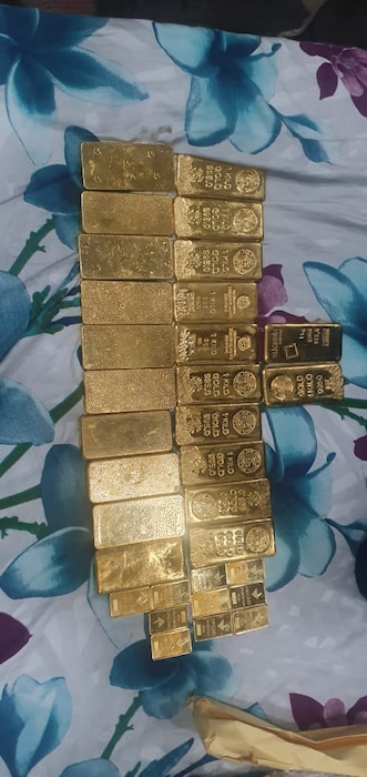 आयकर विभागाच्या कारवाईत पियुष जैनच्या आनंदपुरी येथील घरात एक तळघर सापडलं आहे. त्या तळघरात रोख रक्कम आणि सोन्याच्या विटा सापडल्या आहेत. तळघरातील कारवाईचा व्हिडिओही समोर आला आहे. या तळघरात पियुष जैन याने काळा पैसा दडवल्याची शक्यता आहे.