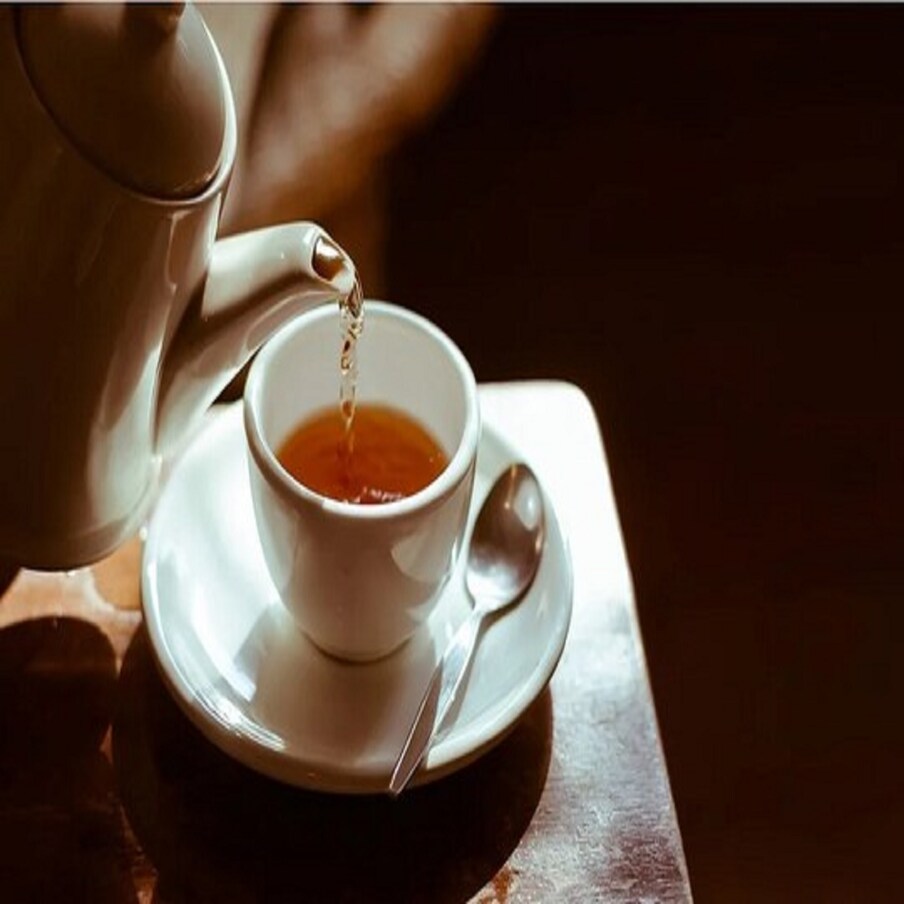 ब्लॅक टी(Black Tea) सहसा दुधाशिवाय बनत नाही, पण ब्लॅक टी मध्ये दूध अजिबात वापरले जात नाही. विशेषत: आसामच्या चहाच्या झाडांचा वापर ते बनवण्यासाठी केला जातो.