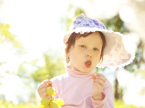 Fickleness in Children is Good : मुलांच्या या चंचल आणि खेळकर वागण्याबद्दल पालकांना नेहमीच काळजी वाटत राहते. त्यांच्या या बहिर्मुख वागणुकीमुळं (extrovert behavior) पालकांना अनेकदा संकोच वाटतो.