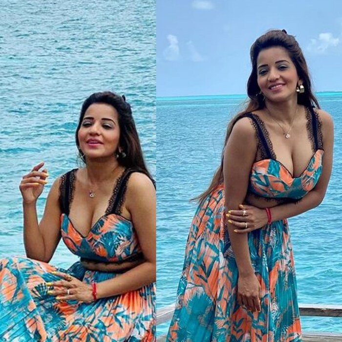 मोनालिसा ब्लू प्रिंटेड ड्रेसमध्ये खूपच स्टायलिश दिसत आहे आणि तिच्या पोझिंग स्टाइलही उत्तम आहे. अभिनेत्री मोनालिसा नेहमीच तिच्या सौंदर्याने चाहत्यांना मंत्रमुग्ध करत असते. 