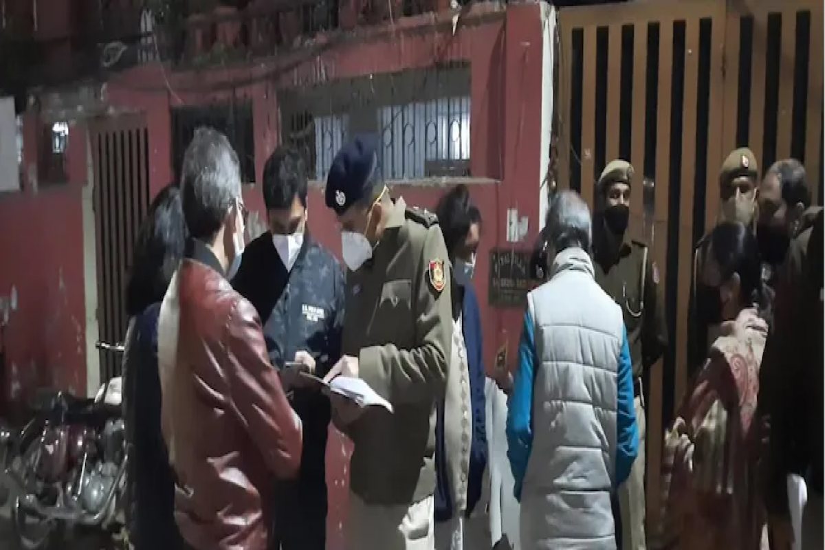 लेक स्वित्झर्लंडला, घरात एकटीच वृद्ध महिला; लुटारूने हल्ला करून घेतला जीव